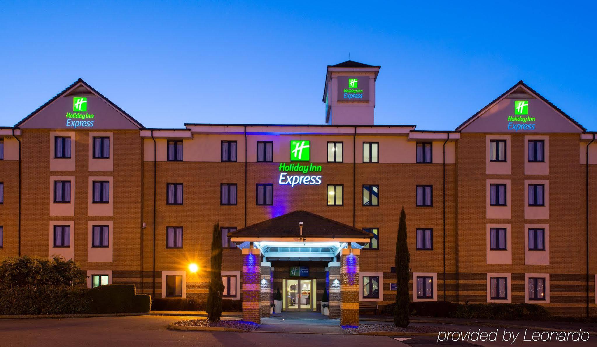 Holiday Inn Express London - Dartford By Ihg Exterior photo