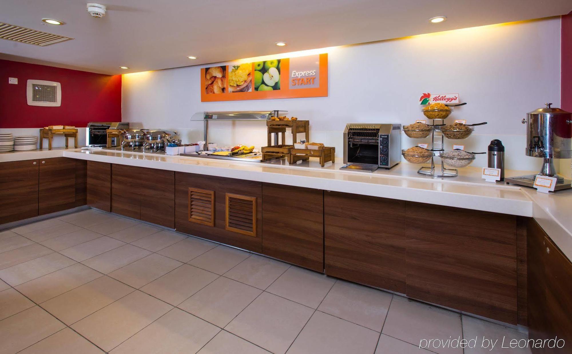 Holiday Inn Express London - Dartford By Ihg Exterior photo